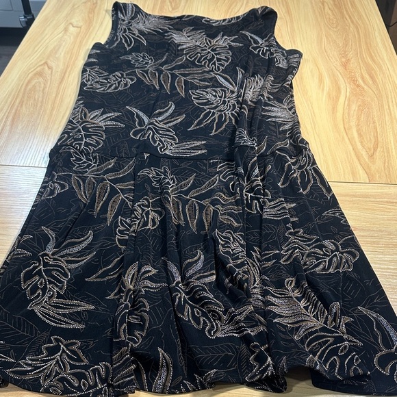 Chico’s travelers Black and Gold Leaf Pattern Dress size 2 XL - Picture 5 of 8